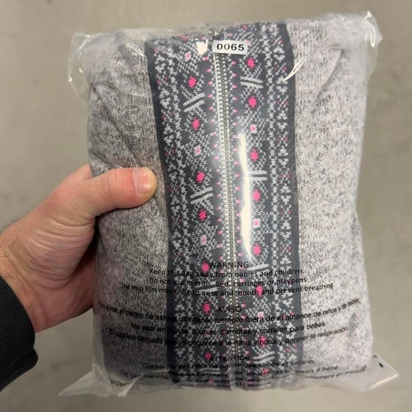 Vintage Y2K American Eagle Women's Aztec Zip Up Hoodie - Picture 6 of 6